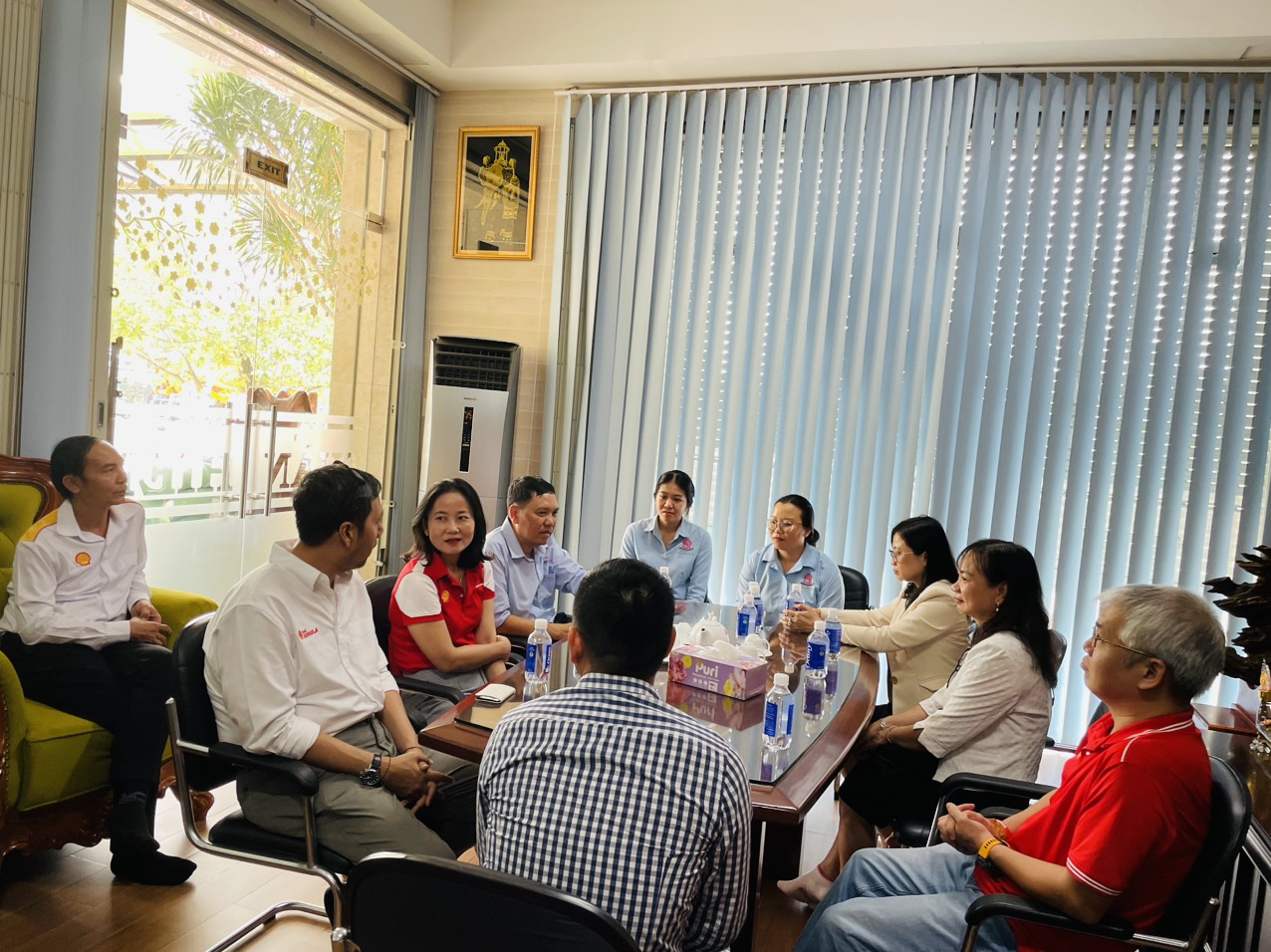 Làm Việc tại Công ty Tuấn Hiền